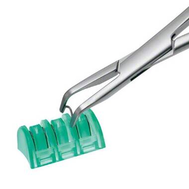Product Picture Enlargement CW-Titanium Ligature Clips and Applicators